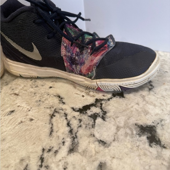 2018 Nike Kyrie 5 Multi-Color - Picture 6 of 9